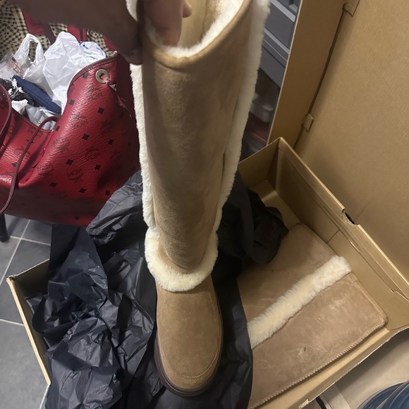 Ugg tall tan - Picture 2 of 6